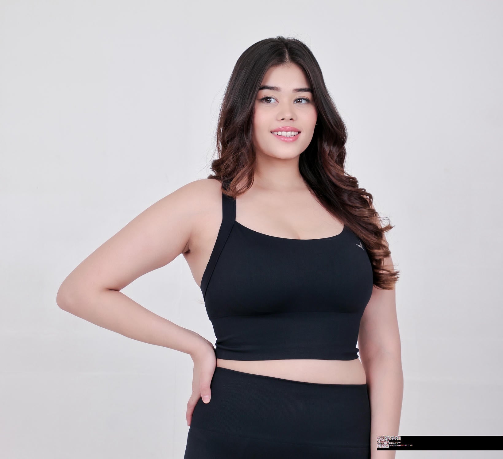 WOMEN’S SEAMLESS NYLON YOGA BRA – BLACK
