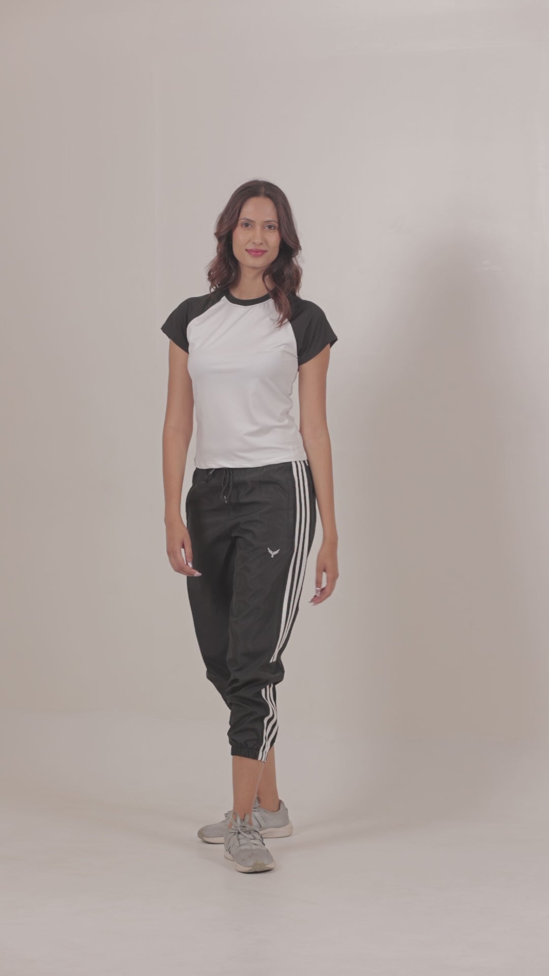Combining Colour T-Shirt – White & Black
